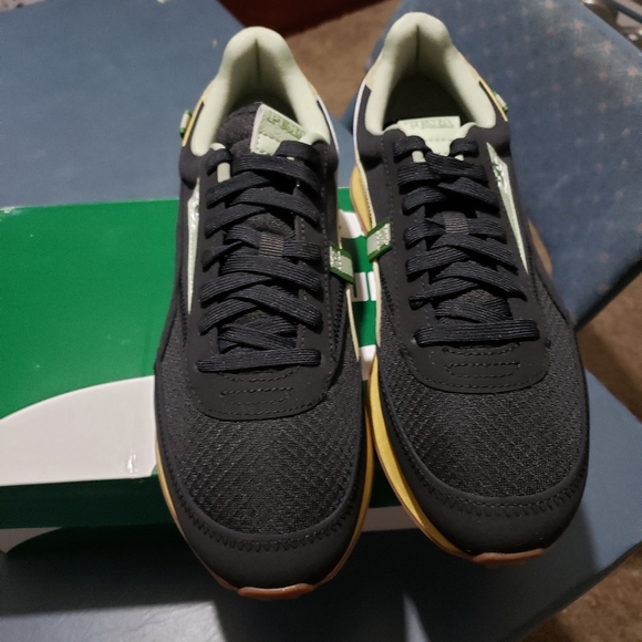 Shoes - Picture 3 of 7